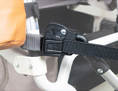 コネクターで本体フレームに接続します